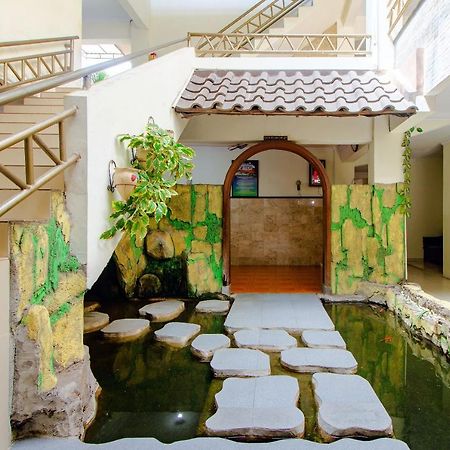 Oyo 1683 Hotel Musafira Syariah Джокьякарта Экстерьер фото