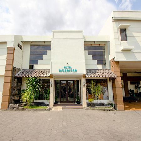 Oyo 1683 Hotel Musafira Syariah Джокьякарта Экстерьер фото