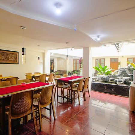 Oyo 1683 Hotel Musafira Syariah Джокьякарта Экстерьер фото