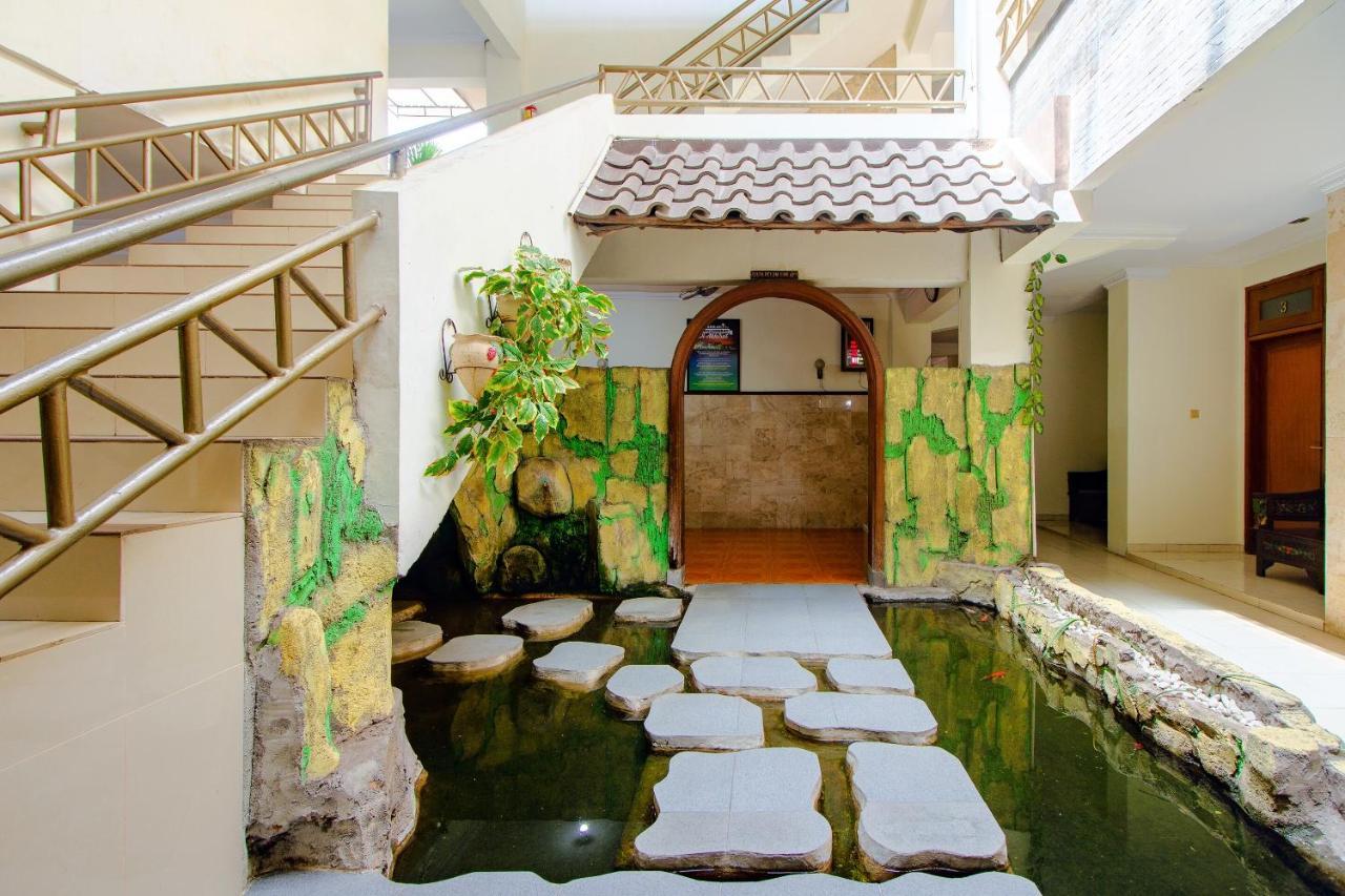 Oyo 1683 Hotel Musafira Syariah Джокьякарта Экстерьер фото