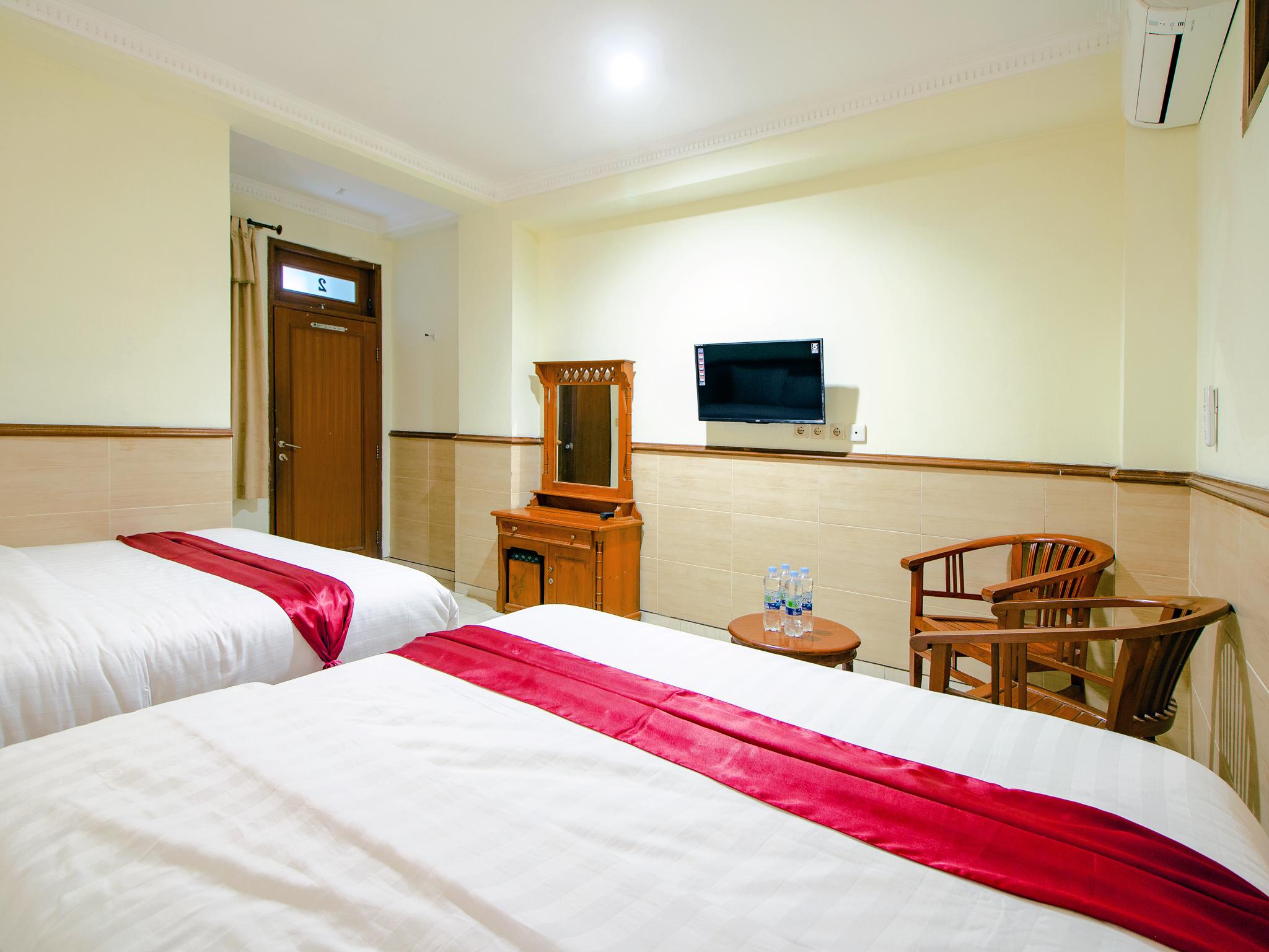 Oyo 1683 Hotel Musafira Syariah Джокьякарта Экстерьер фото