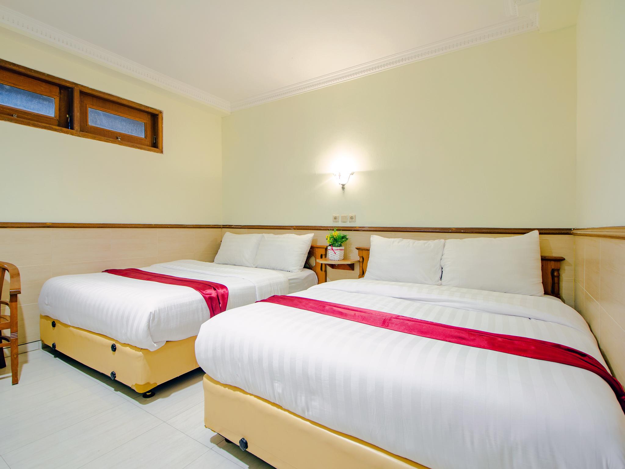 Oyo 1683 Hotel Musafira Syariah Джокьякарта Экстерьер фото