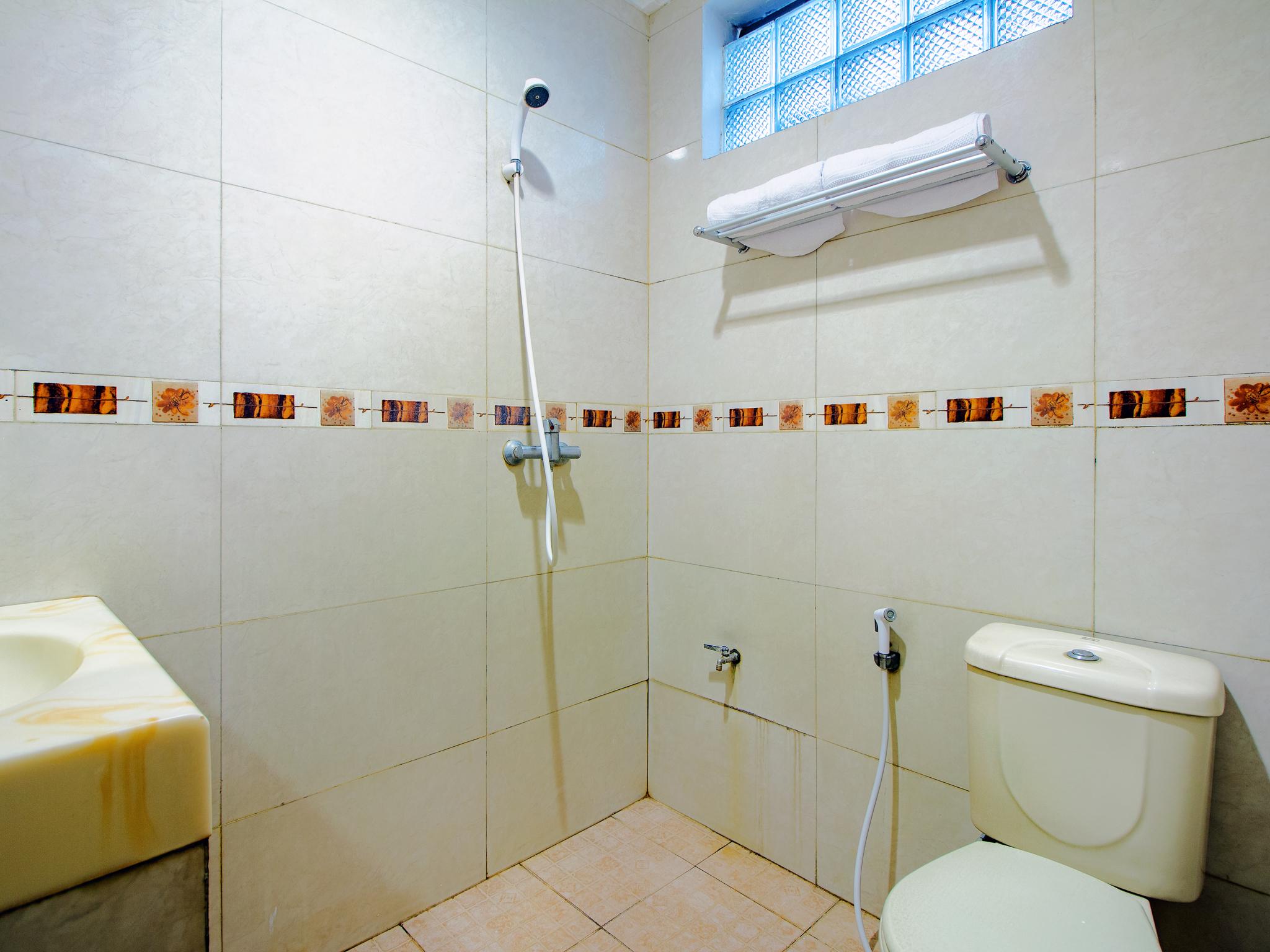 Oyo 1683 Hotel Musafira Syariah Джокьякарта Экстерьер фото