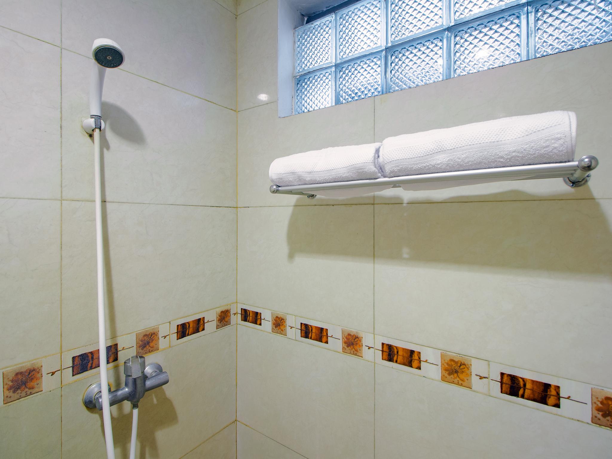 Oyo 1683 Hotel Musafira Syariah Джокьякарта Экстерьер фото