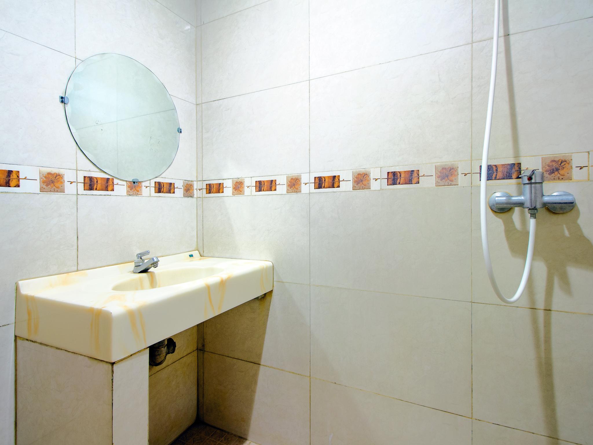 Oyo 1683 Hotel Musafira Syariah Джокьякарта Экстерьер фото