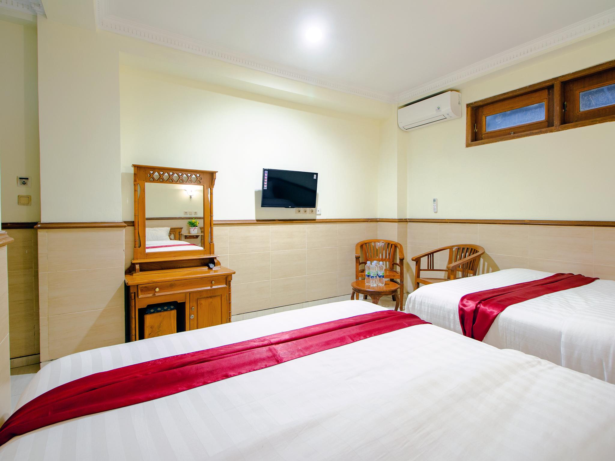 Oyo 1683 Hotel Musafira Syariah Джокьякарта Экстерьер фото