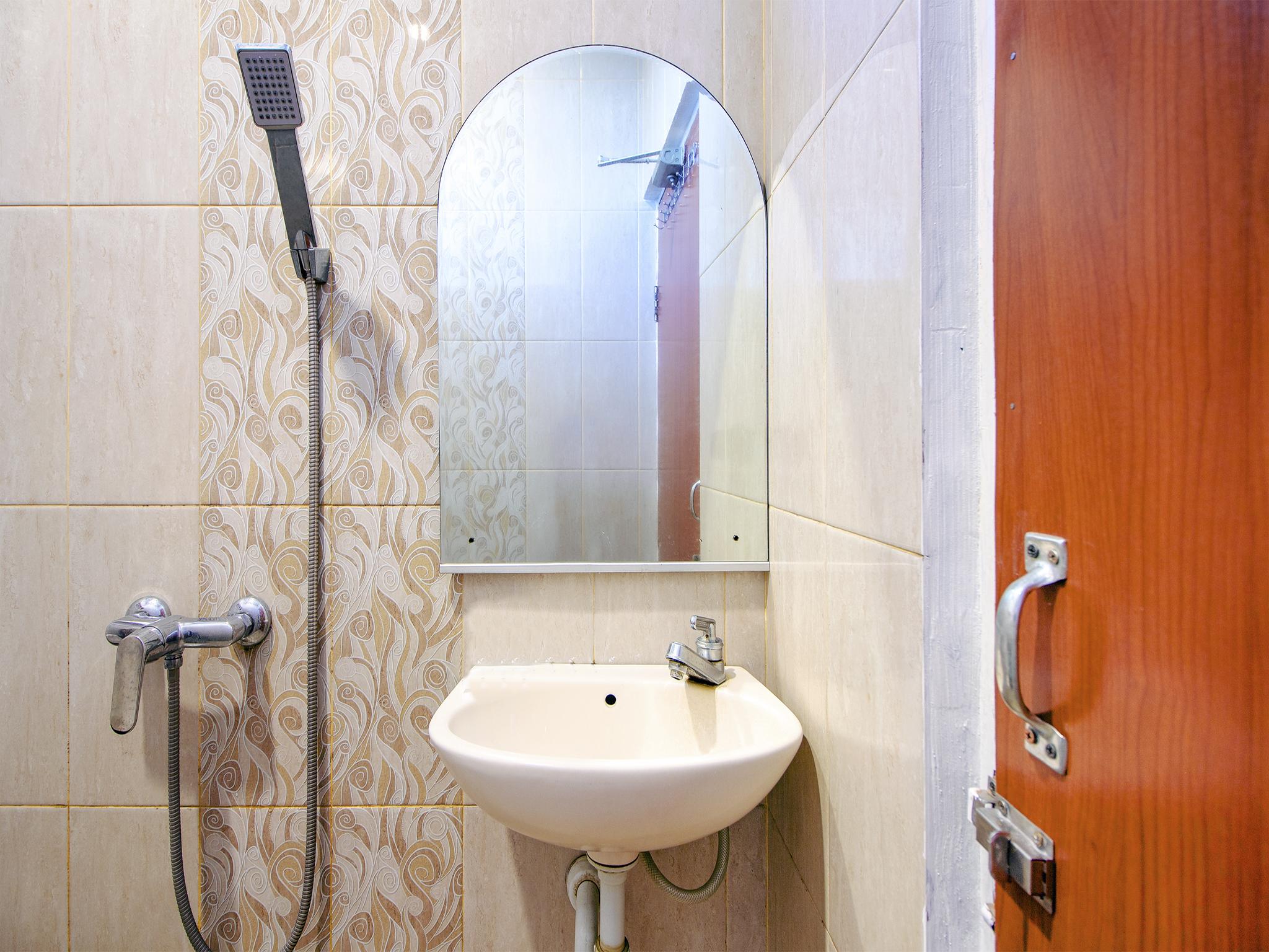 Oyo 1683 Hotel Musafira Syariah Джокьякарта Экстерьер фото