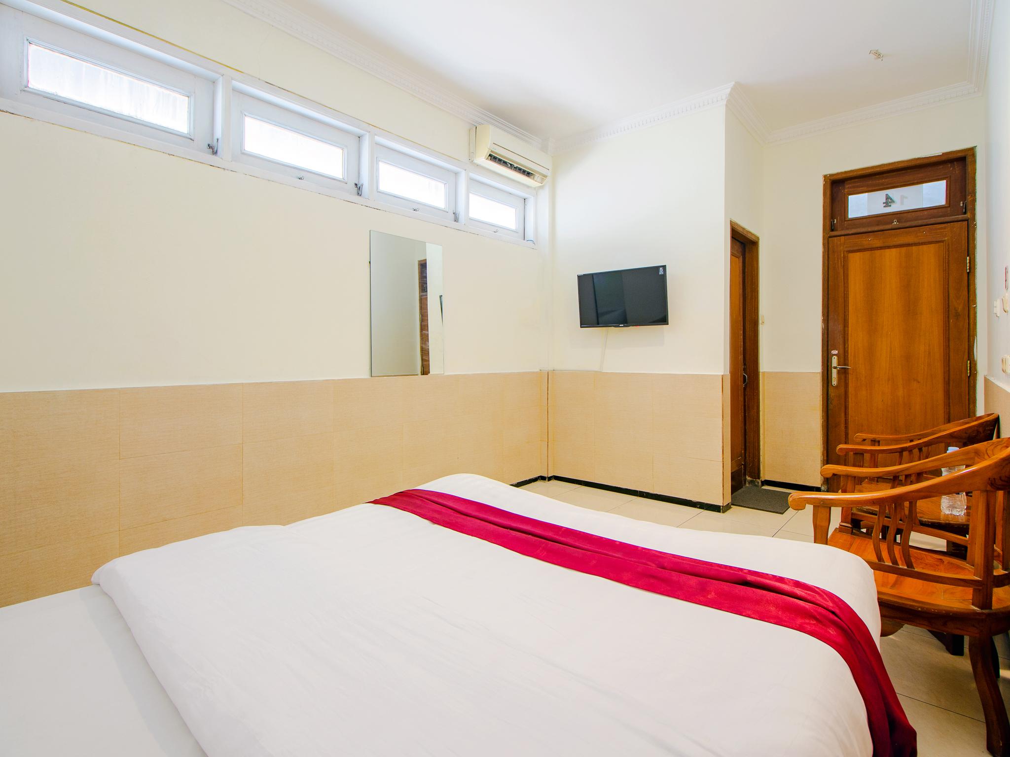 Oyo 1683 Hotel Musafira Syariah Джокьякарта Экстерьер фото