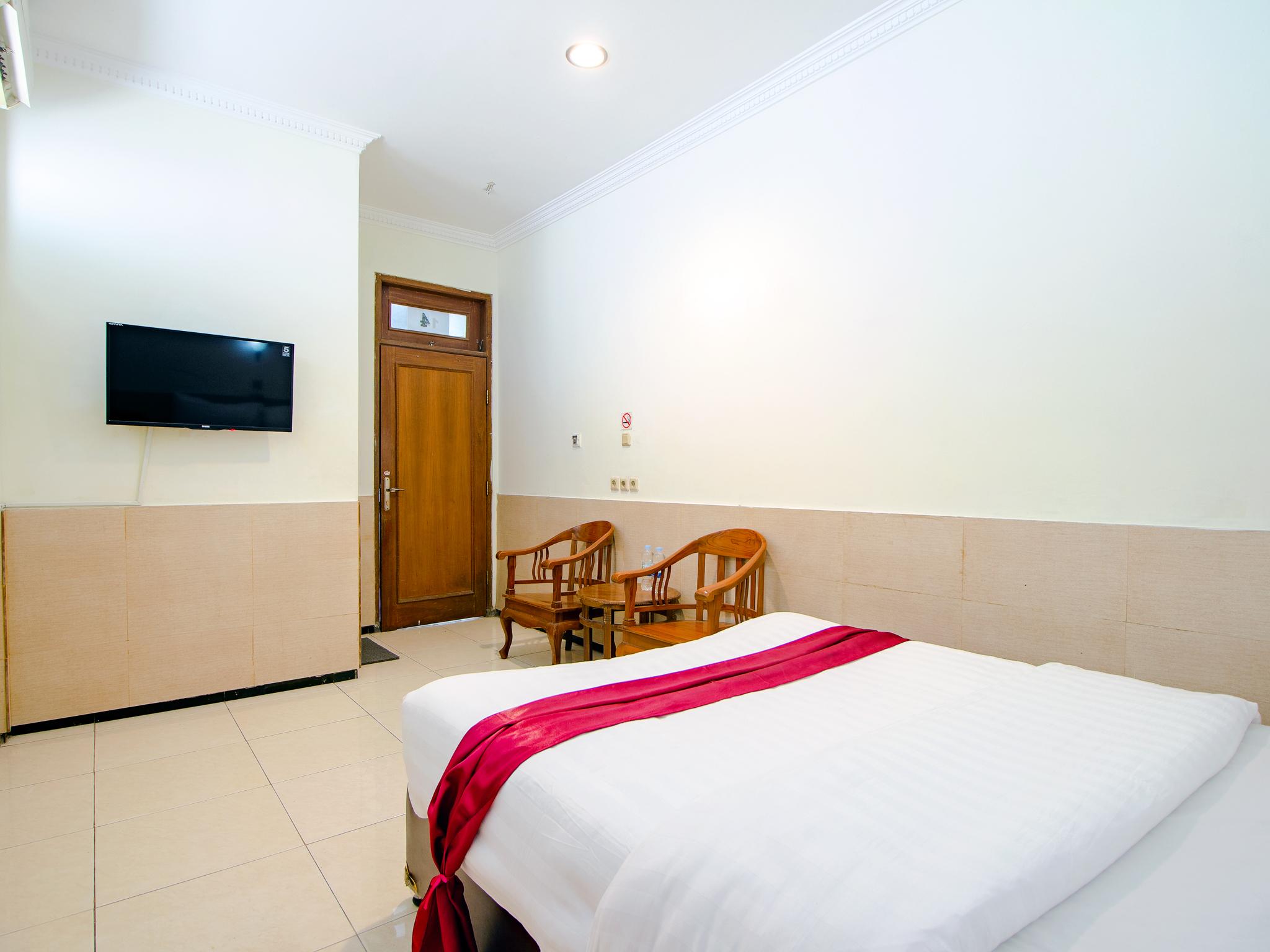 Oyo 1683 Hotel Musafira Syariah Джокьякарта Экстерьер фото