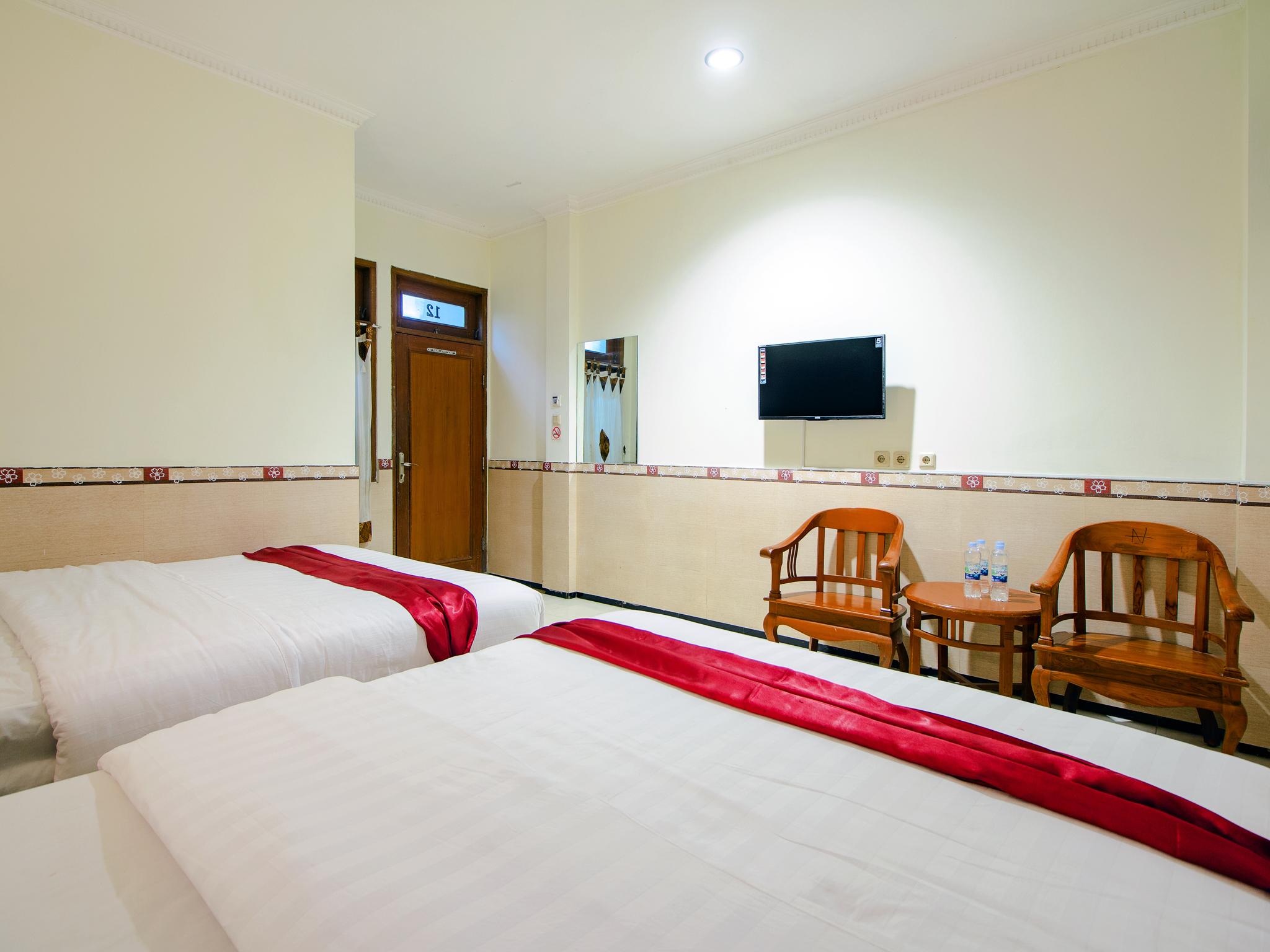 Oyo 1683 Hotel Musafira Syariah Джокьякарта Экстерьер фото