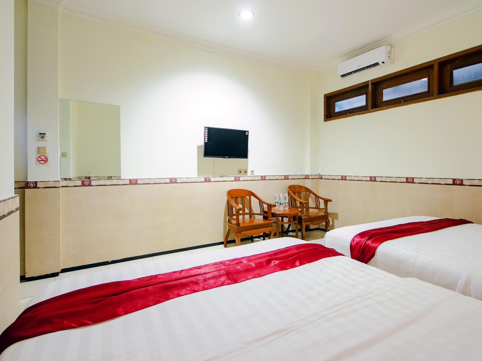 Oyo 1683 Hotel Musafira Syariah Джокьякарта Экстерьер фото
