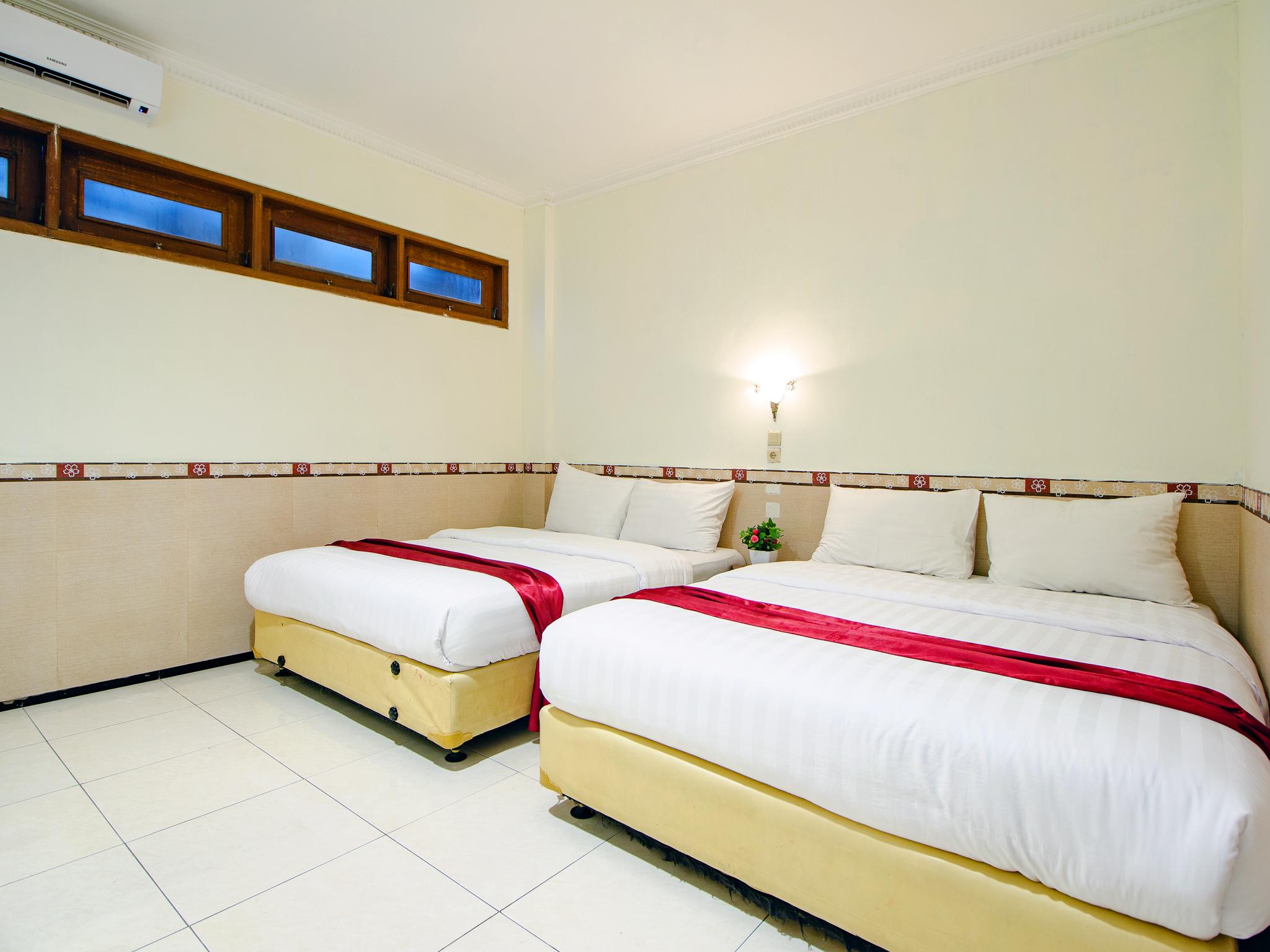 Oyo 1683 Hotel Musafira Syariah Джокьякарта Экстерьер фото