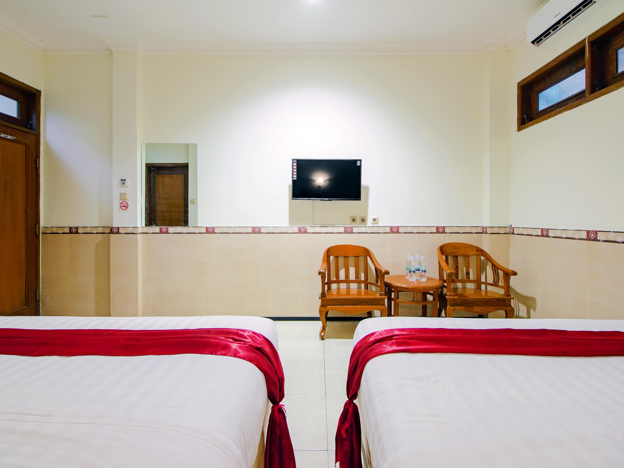 Oyo 1683 Hotel Musafira Syariah Джокьякарта Экстерьер фото