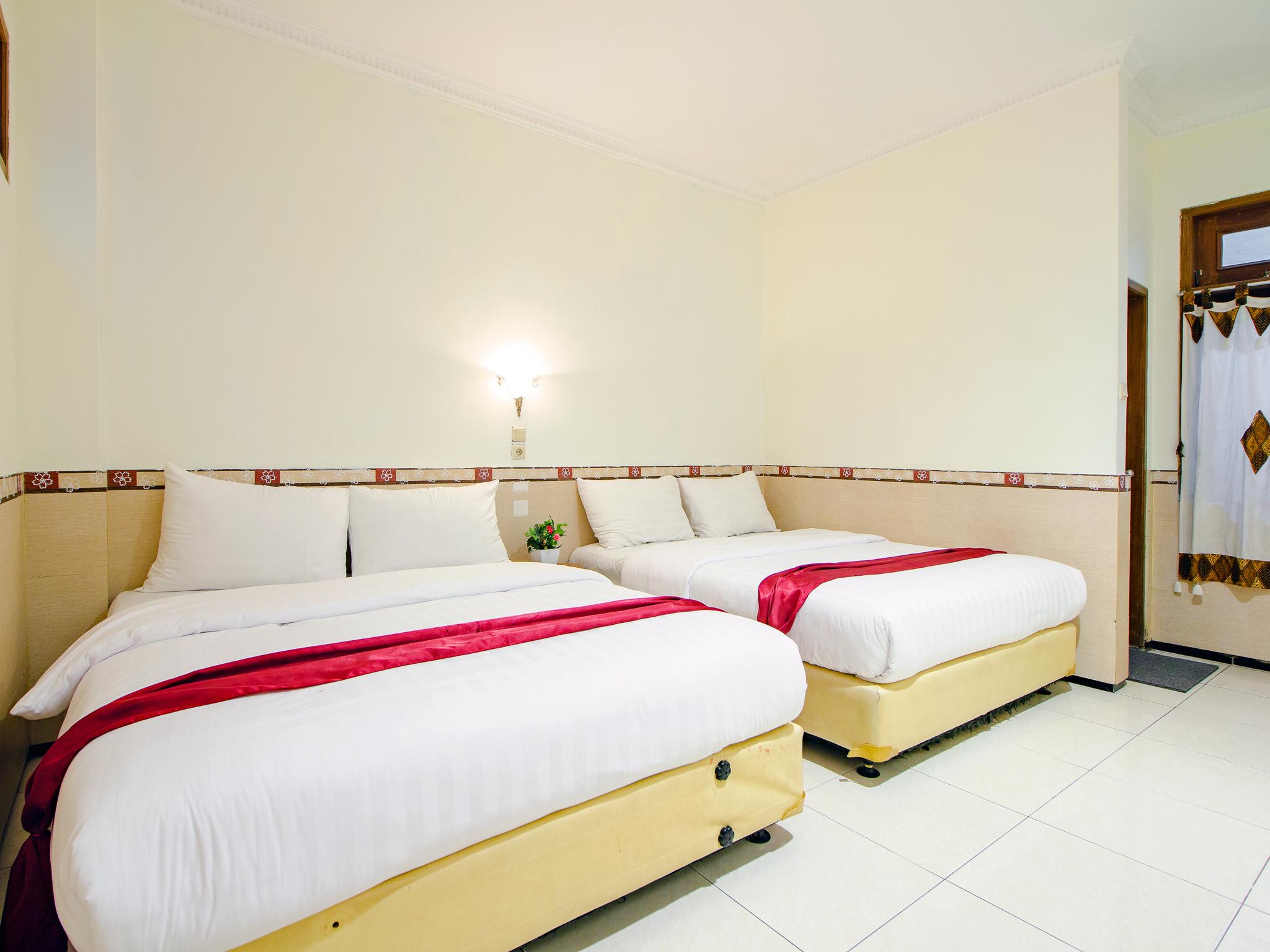 Oyo 1683 Hotel Musafira Syariah Джокьякарта Экстерьер фото