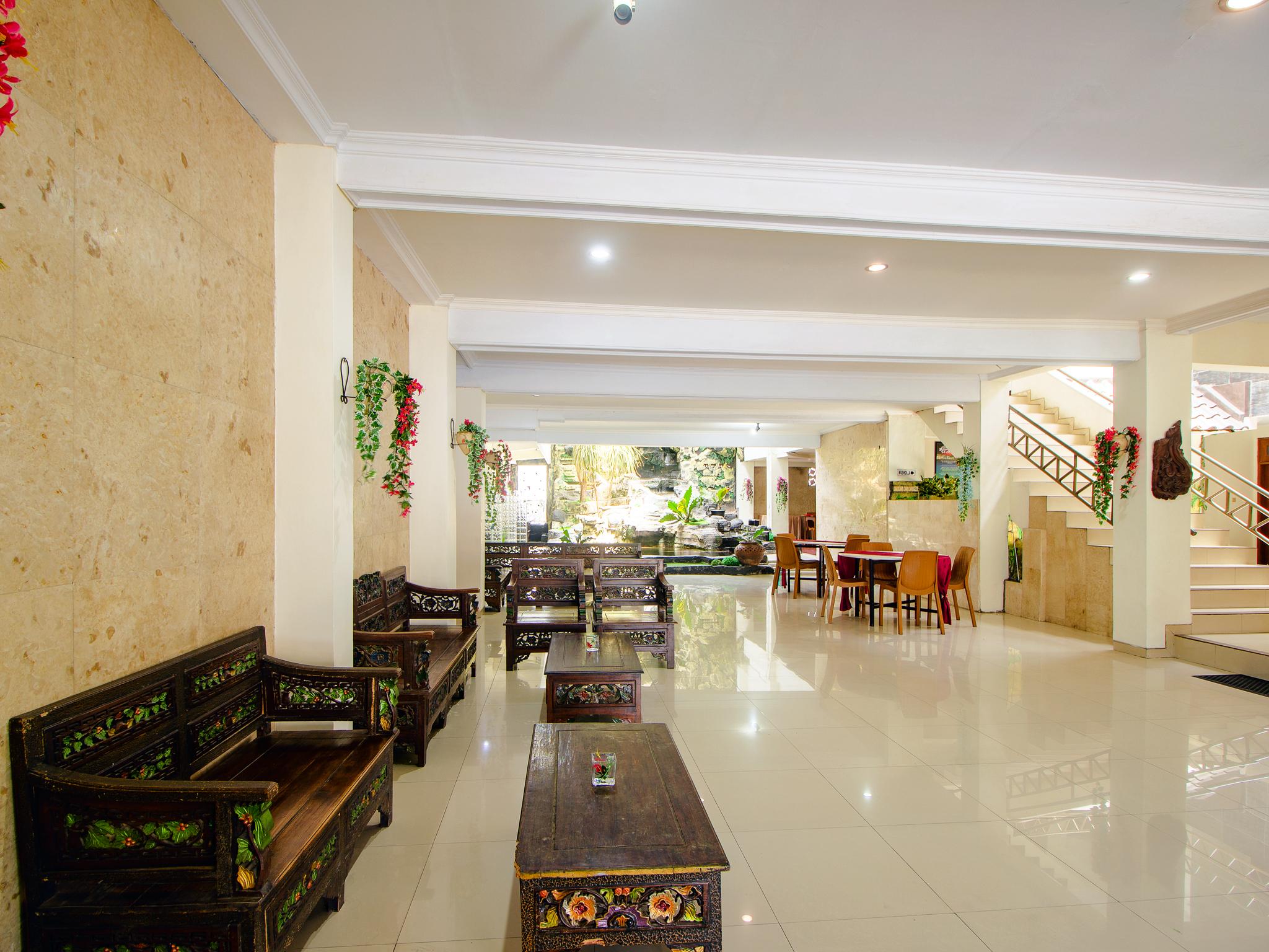 Oyo 1683 Hotel Musafira Syariah Джокьякарта Экстерьер фото