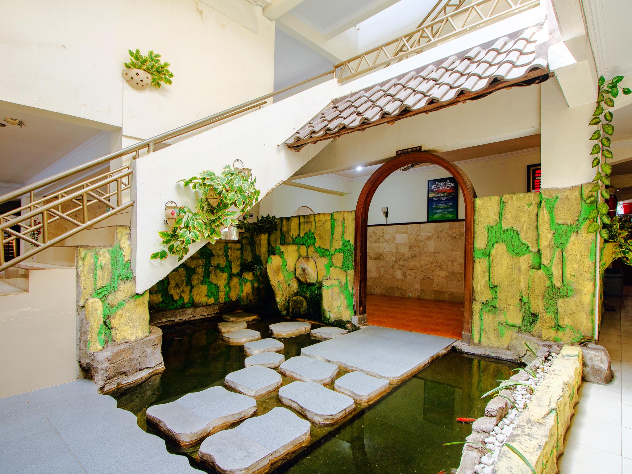 Oyo 1683 Hotel Musafira Syariah Джокьякарта Экстерьер фото