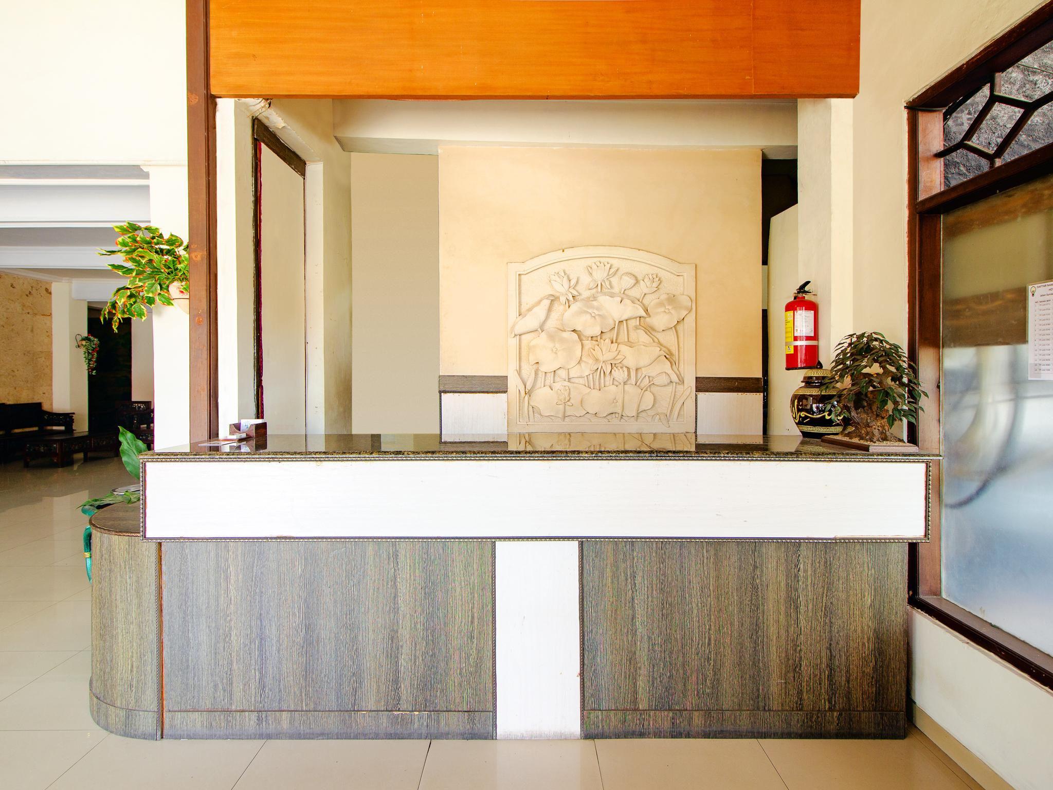 Oyo 1683 Hotel Musafira Syariah Джокьякарта Экстерьер фото