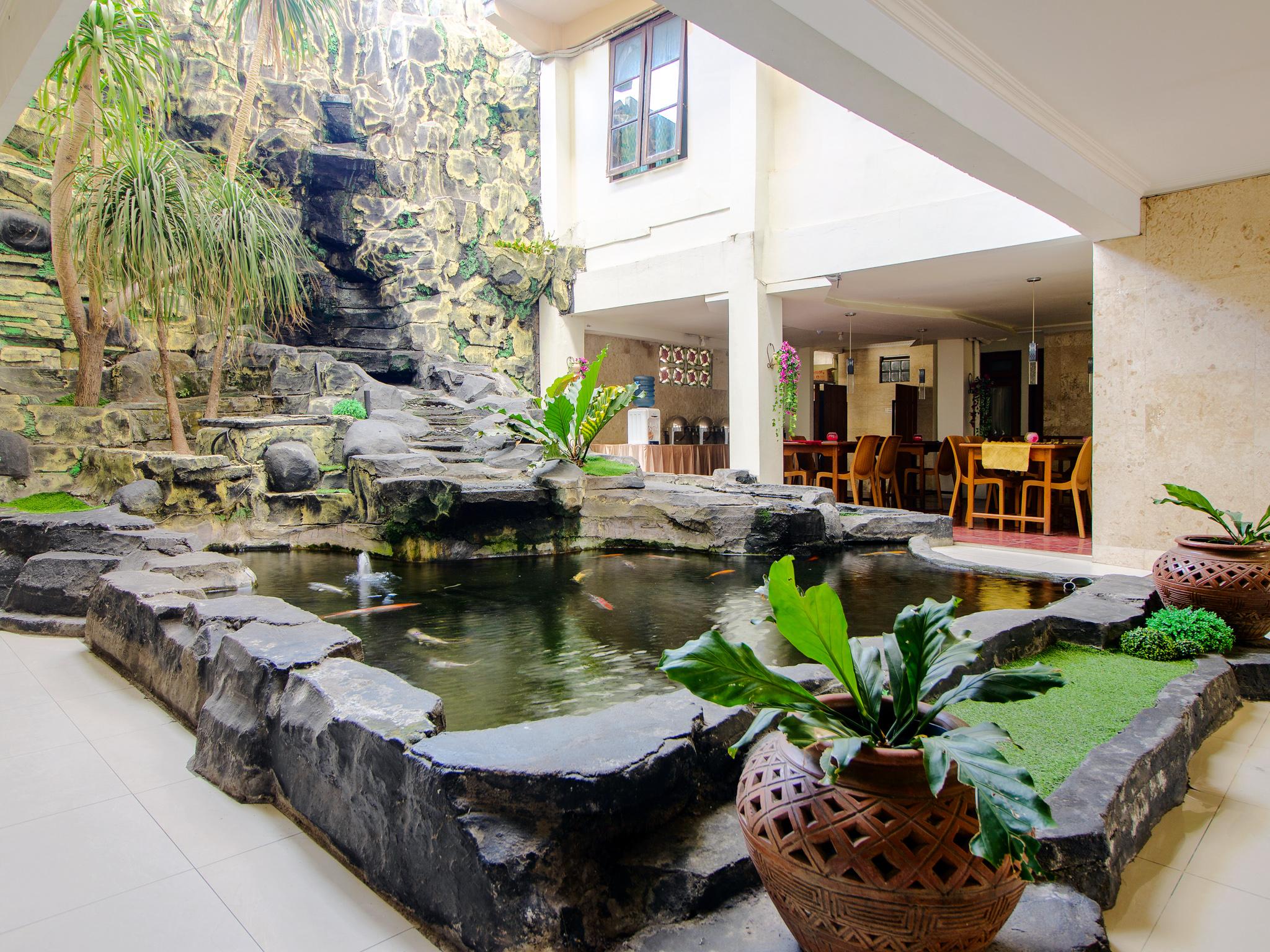 Oyo 1683 Hotel Musafira Syariah Джокьякарта Экстерьер фото