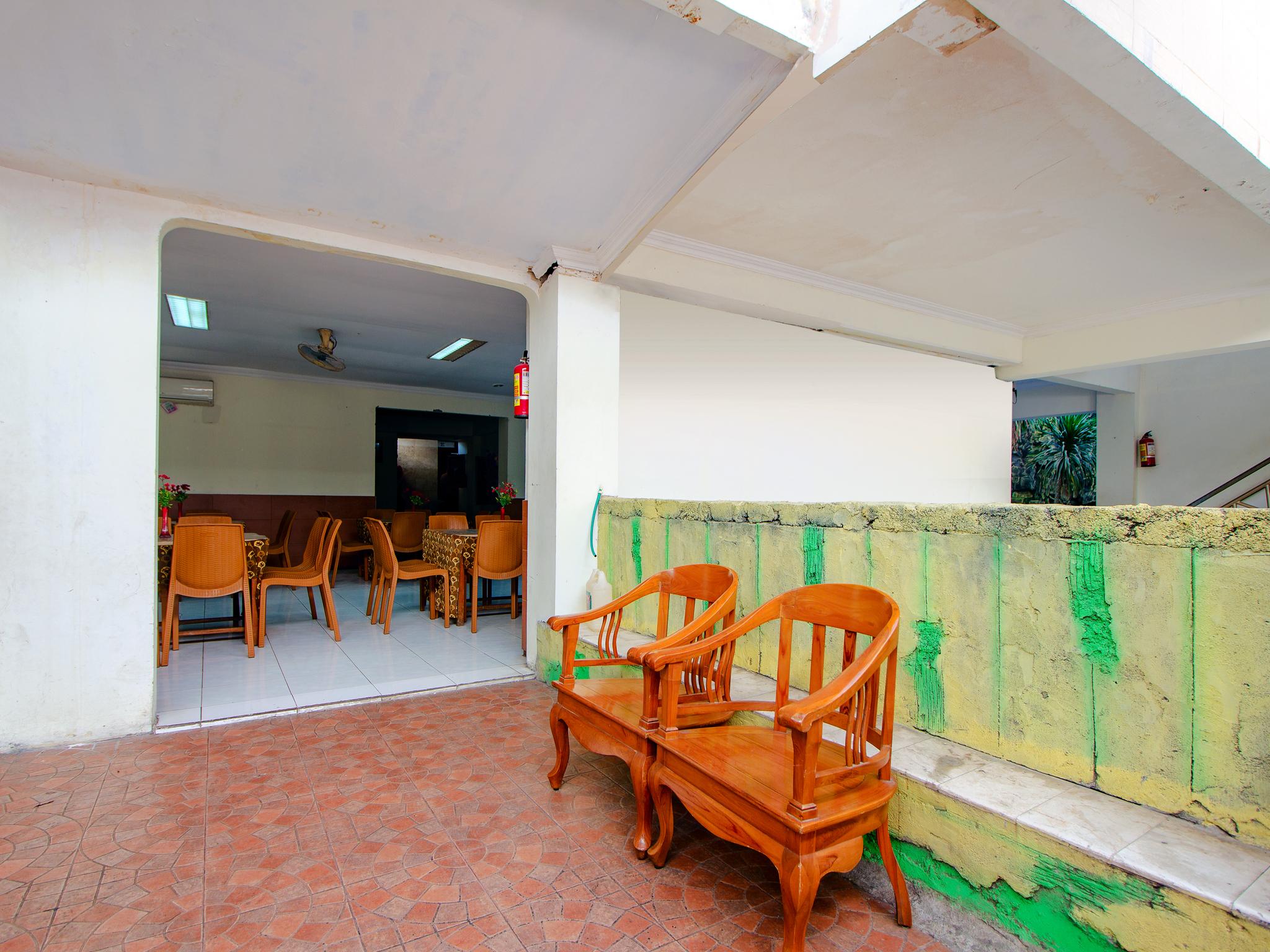 Oyo 1683 Hotel Musafira Syariah Джокьякарта Экстерьер фото