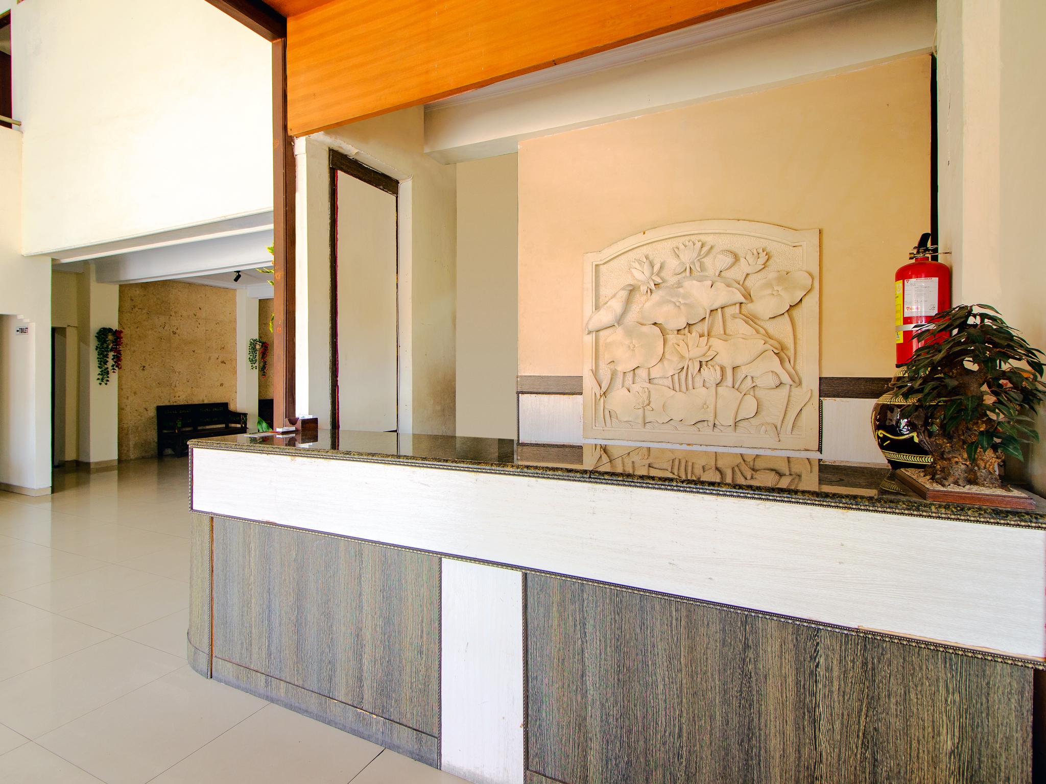 Oyo 1683 Hotel Musafira Syariah Джокьякарта Экстерьер фото