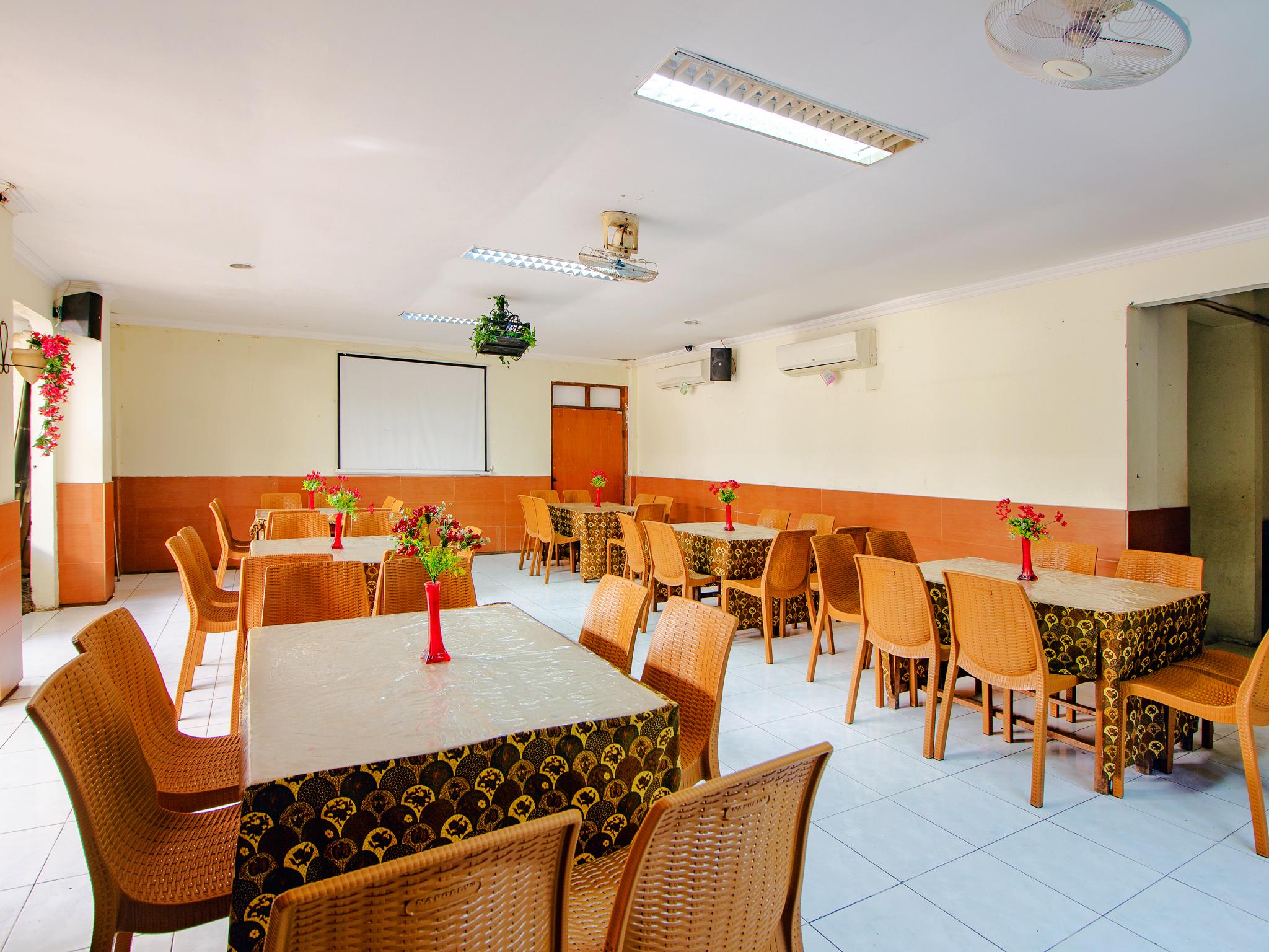 Oyo 1683 Hotel Musafira Syariah Джокьякарта Экстерьер фото
