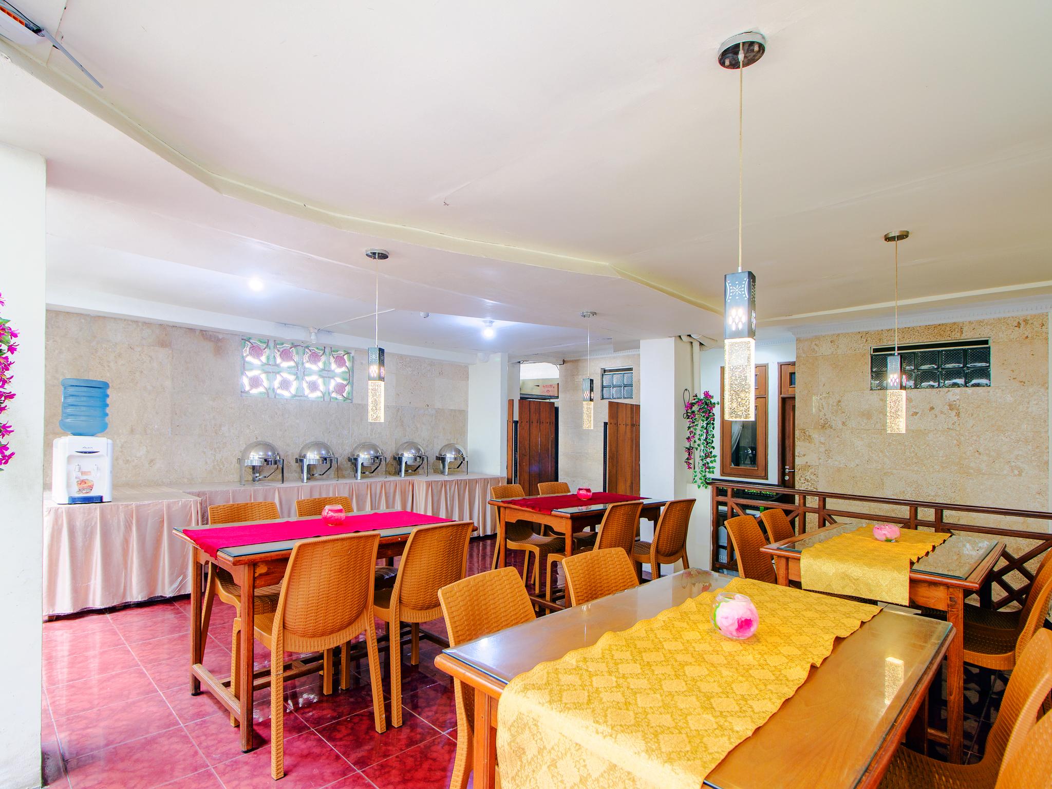 Oyo 1683 Hotel Musafira Syariah Джокьякарта Экстерьер фото