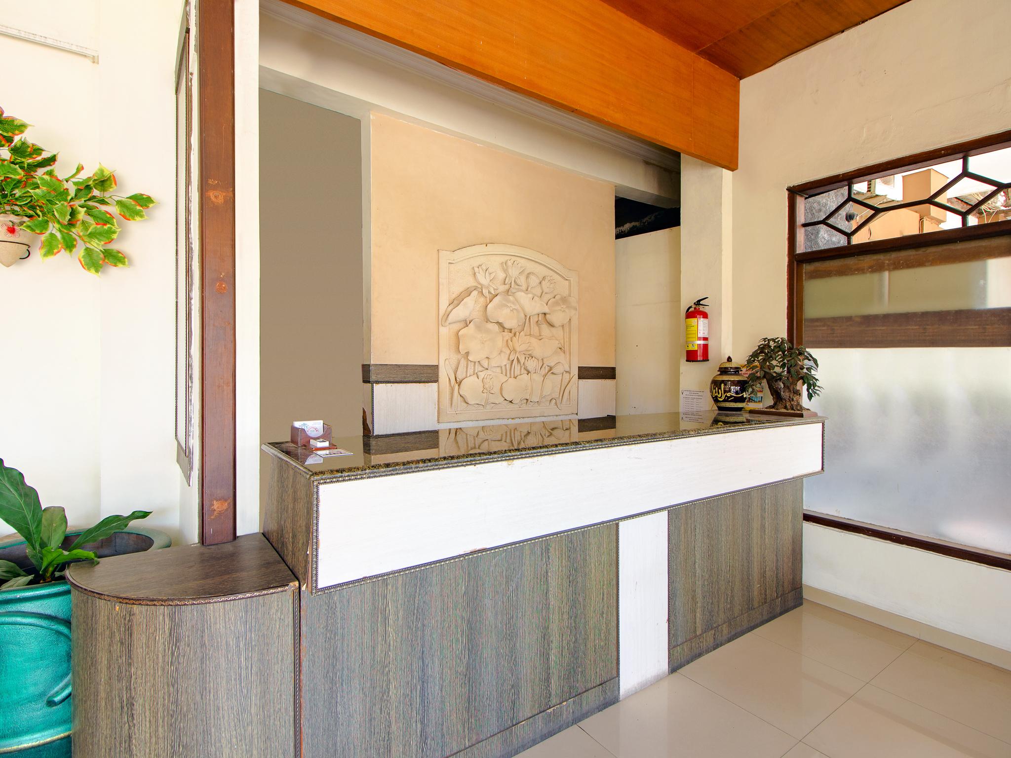 Oyo 1683 Hotel Musafira Syariah Джокьякарта Экстерьер фото