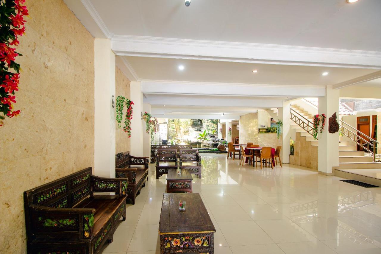 Oyo 1683 Hotel Musafira Syariah Джокьякарта Экстерьер фото